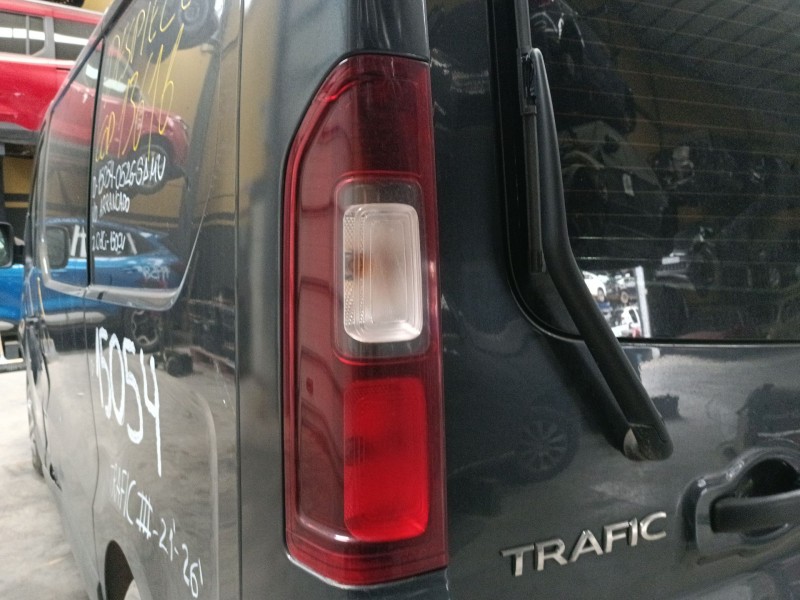 Recambio de piloto trasero izquierdo para renault trafic iii autobús (jg_) 2.0 dci 150 (jgmu) referencia OEM IAM   