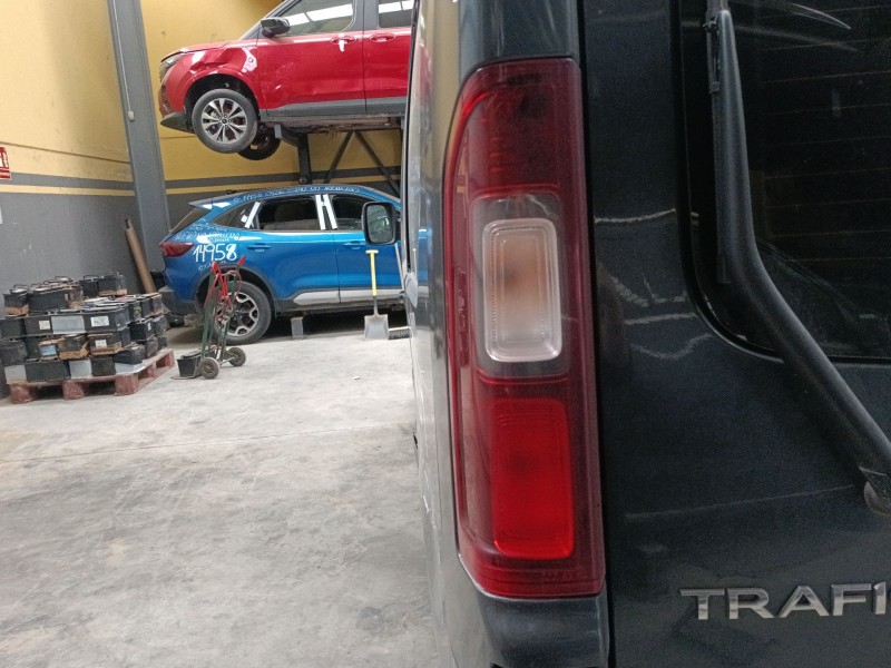 Recambio de piloto trasero izquierdo para renault trafic iii autobús (jg_) 2.0 dci 150 (jgmu) referencia OEM IAM   
