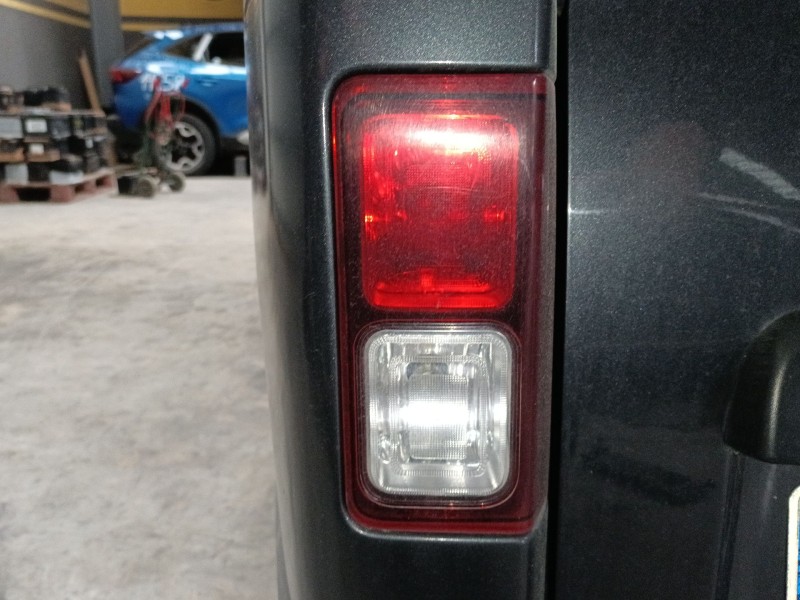 Recambio de piloto trasero izquierdo paragolpes para renault trafic iii autobús (jg_) 2.0 dci 150 (jgmu) referencia OEM IAM   