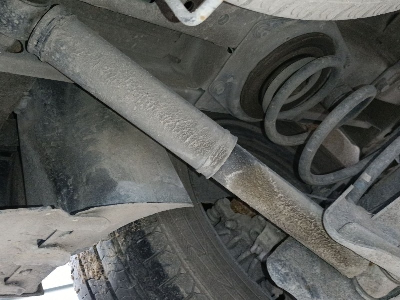 Recambio de amortiguador trasero izquierdo para renault trafic iii autobús (jg_) 2.0 dci 150 (jgmu) referencia OEM IAM   