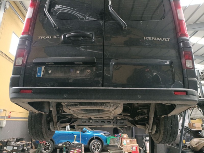 Recambio de paragolpes trasero para renault trafic iii autobús (jg_) 2.0 dci 150 (jgmu) referencia OEM IAM   