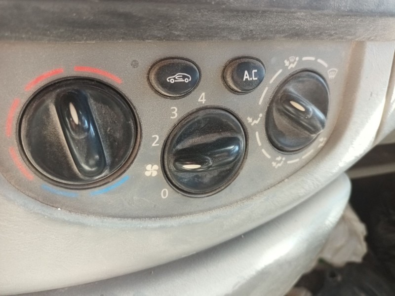 Recambio de mando calefaccion / aire acondicionado para renault trafic ii autobús (jl) 1.9 dci 80 (jl0b) referencia OEM IAM   