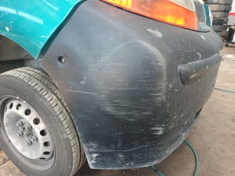 Recambio de paragolpes delantero para renault trafic ii autobús (jl) 1.9 dci 80 (jl0b) referencia OEM IAM   