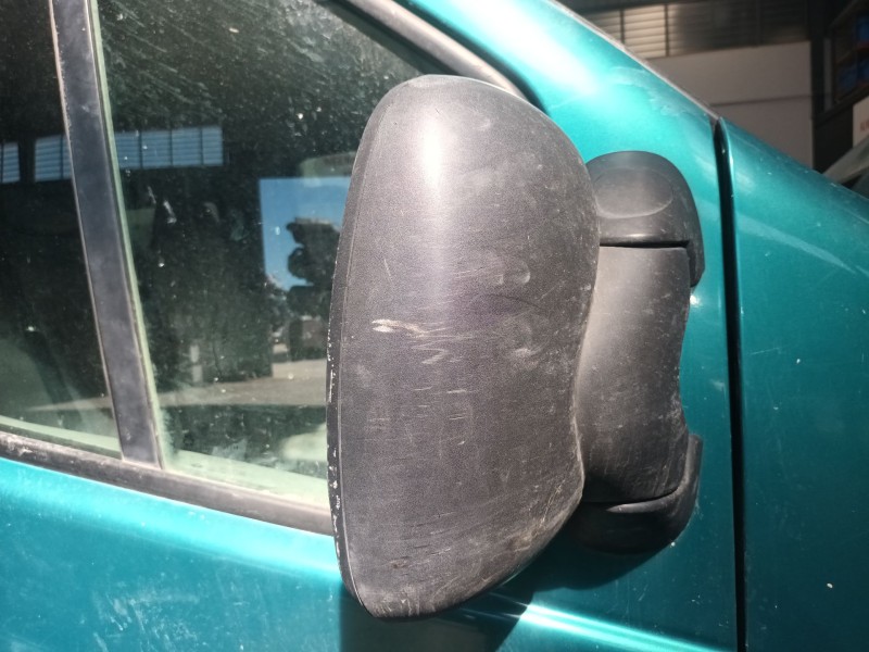 Recambio de retrovisor derecho manual para renault trafic ii autobús (jl) 1.9 dci 80 (jl0b) referencia OEM IAM   
