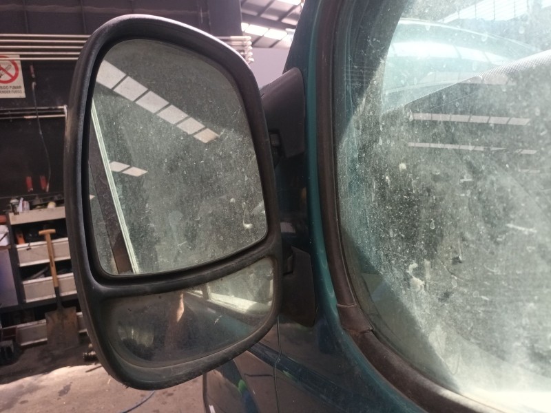 Recambio de retrovisor izquierdo manual para renault trafic ii autobús (jl) 1.9 dci 80 (jl0b) referencia OEM IAM   