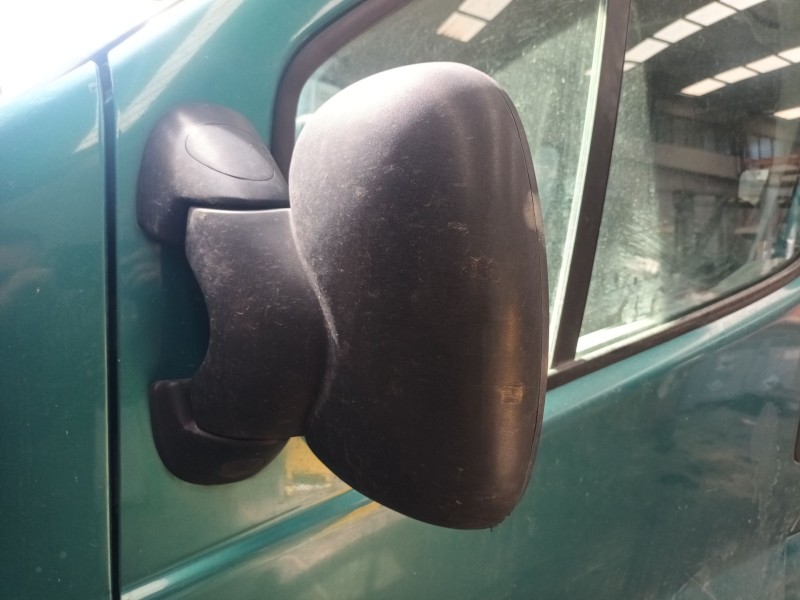 Recambio de retrovisor izquierdo manual para renault trafic ii autobús (jl) 1.9 dci 80 (jl0b) referencia OEM IAM   