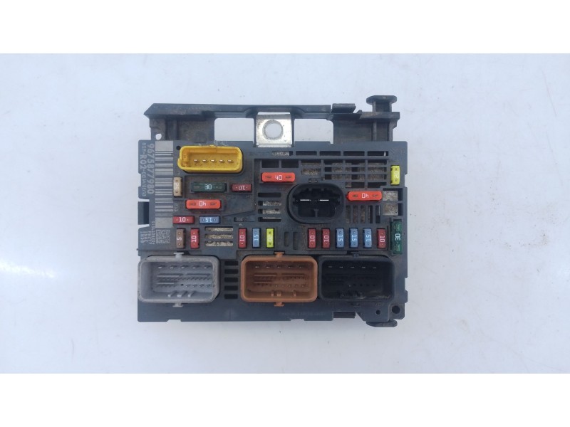 Recambio de caja reles / fusibles para citroën c4 picasso i monospace (ud_) 1.6 hdi 110 referencia OEM IAM 9675877980  E3-B2-29-