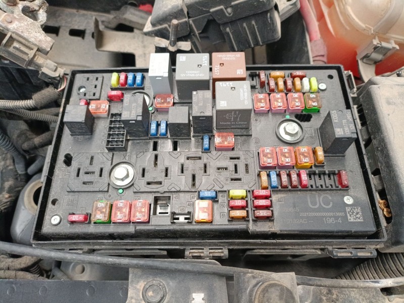 Recambio de caja reles / fusibles para opel astra j (p10) 1.6 cdti (68) referencia OEM IAM 13368645  