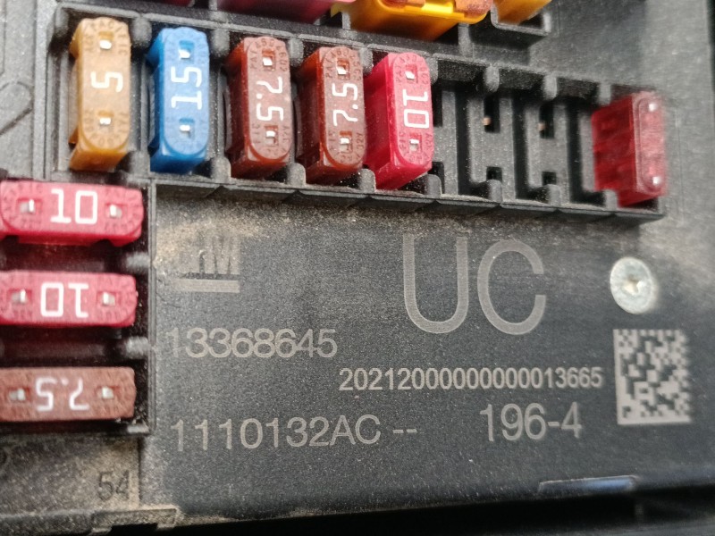 Recambio de caja reles / fusibles para opel astra j (p10) 1.6 cdti (68) referencia OEM IAM 13368645  