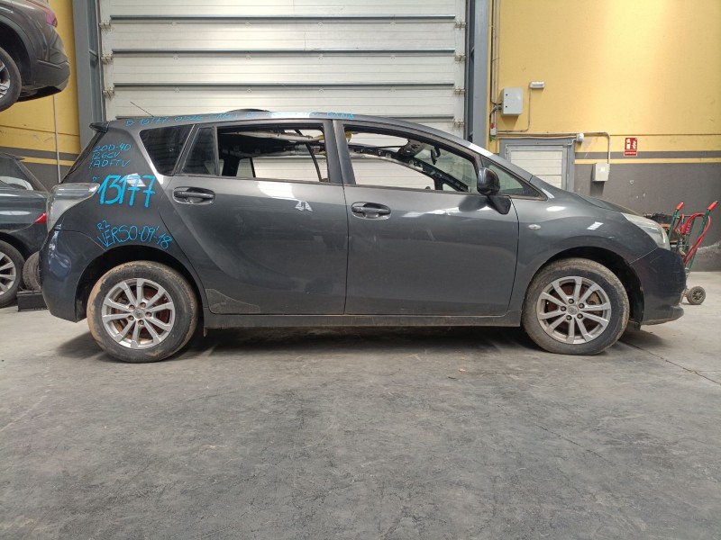 toyota verso (_r2_) del año 2012