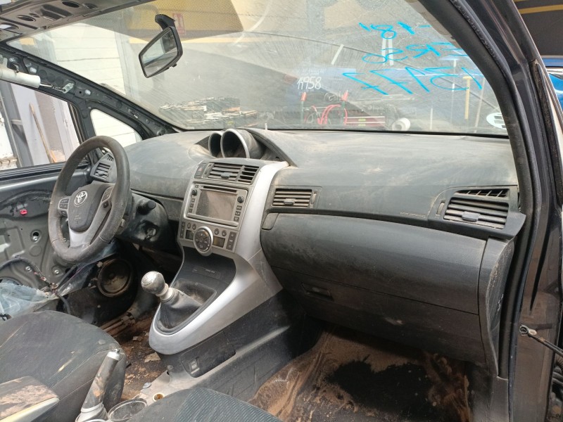 toyota verso (_r2_) del año 2012