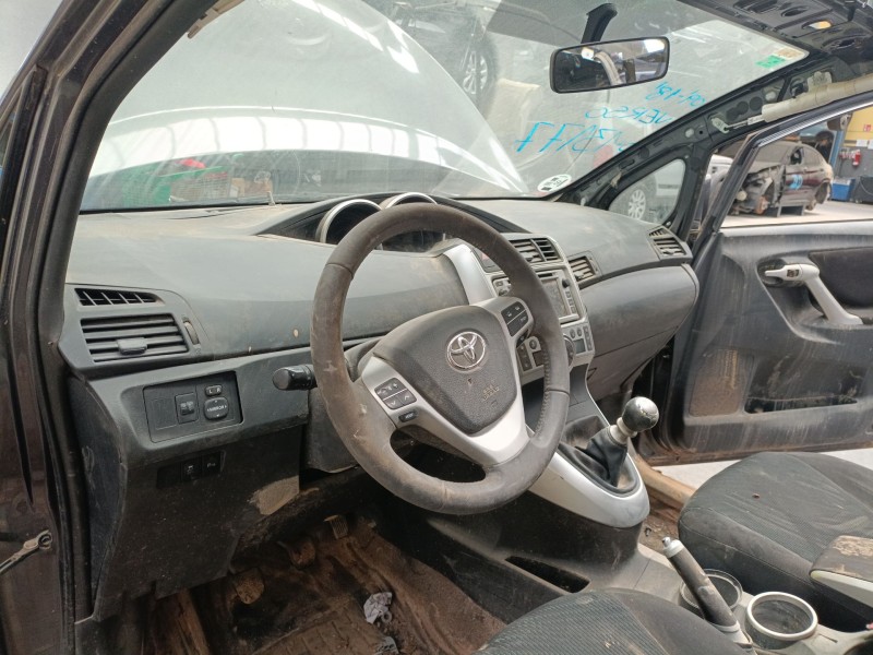 toyota verso (_r2_) del año 2012