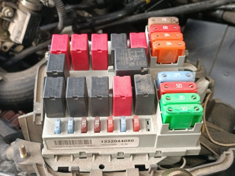 Recambio de caja reles / fusibles para citroën jumper ii furgoneta (244) 2.8 hdi referencia OEM IAM 1332044080  