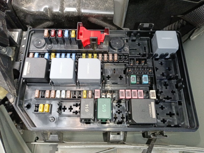 Recambio de caja reles / fusibles para volvo xc40 (536) b3 mild-hybrid referencia OEM IAM   