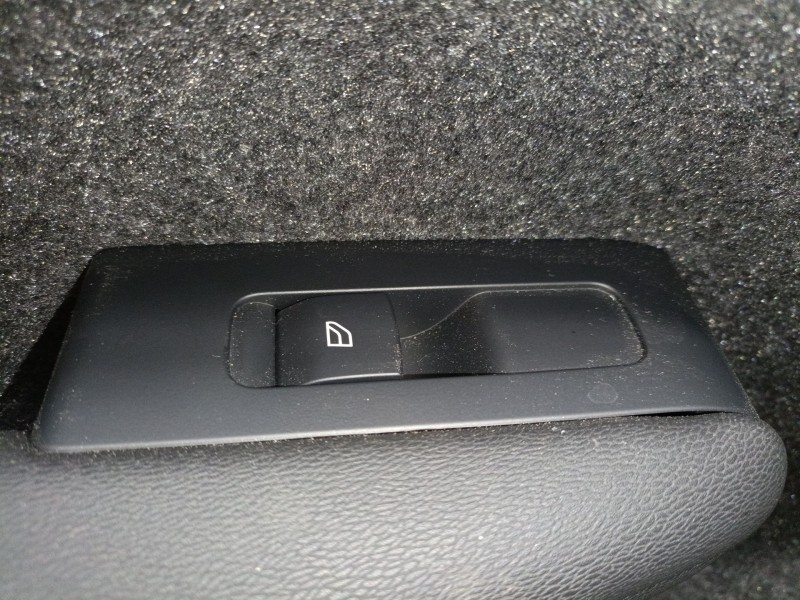 Recambio de mando elevalunas trasero izquierdo para volvo xc40 (536) b3 mild-hybrid referencia OEM IAM   