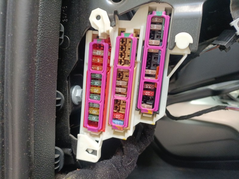 Recambio de caja reles / fusibles para audi a6 c7 (4g2, 4gc) 2.0 tdi referencia OEM IAM   
