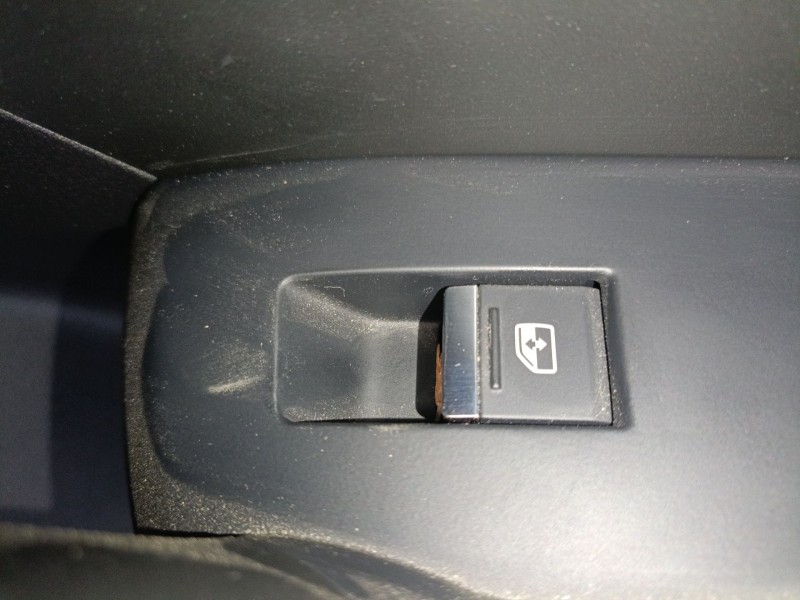 Recambio de mando elevalunas delantero derecho para audi q3 sportback (f3n) 35 tdi referencia OEM IAM   
