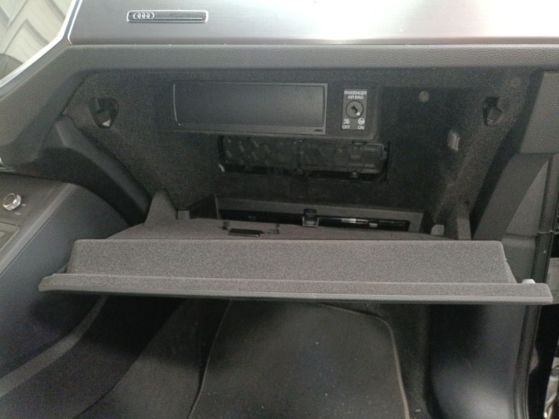 Recambio de guantera para audi q3 sportback (f3n) 35 tdi referencia OEM IAM   