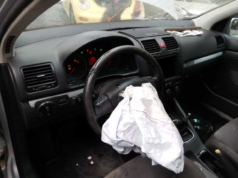 volkswagen golf v berlina (1k1) del año 2007