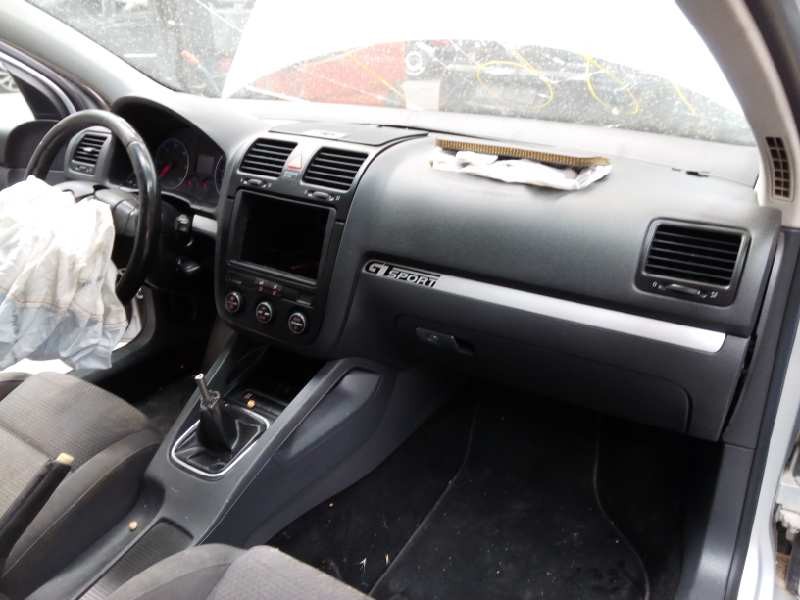 volkswagen golf v berlina (1k1) del año 2007