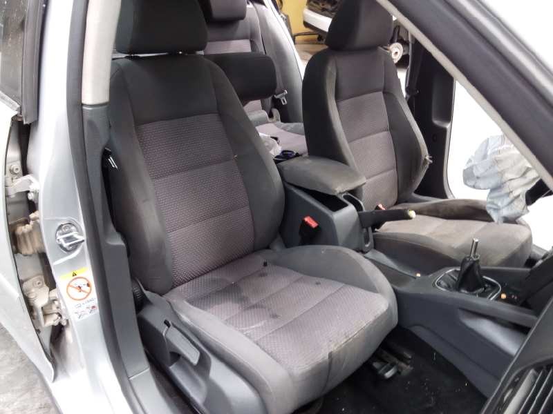 volkswagen golf v berlina (1k1) del año 2007