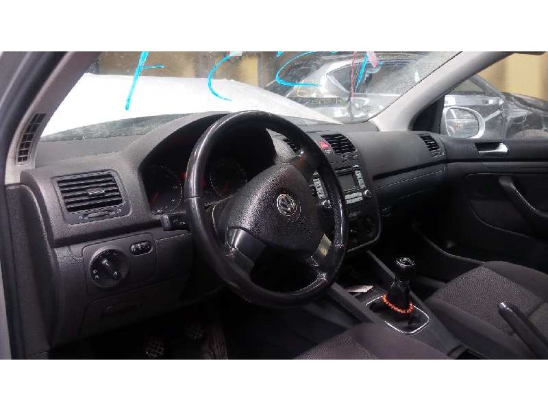 volkswagen golf v berlina (1k1) del año 2007