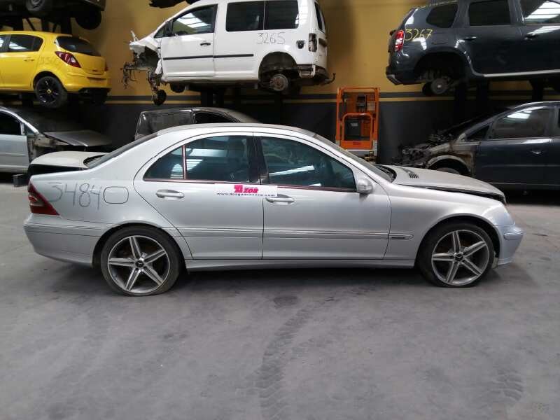 mercedes-benz clase c (w203) berlina del año 2000