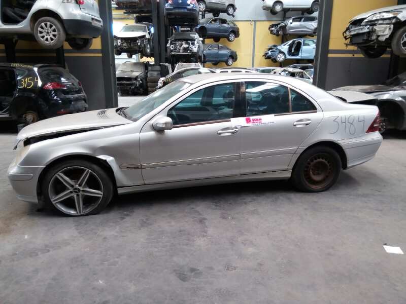 mercedes-benz clase c (w203) berlina del año 2000