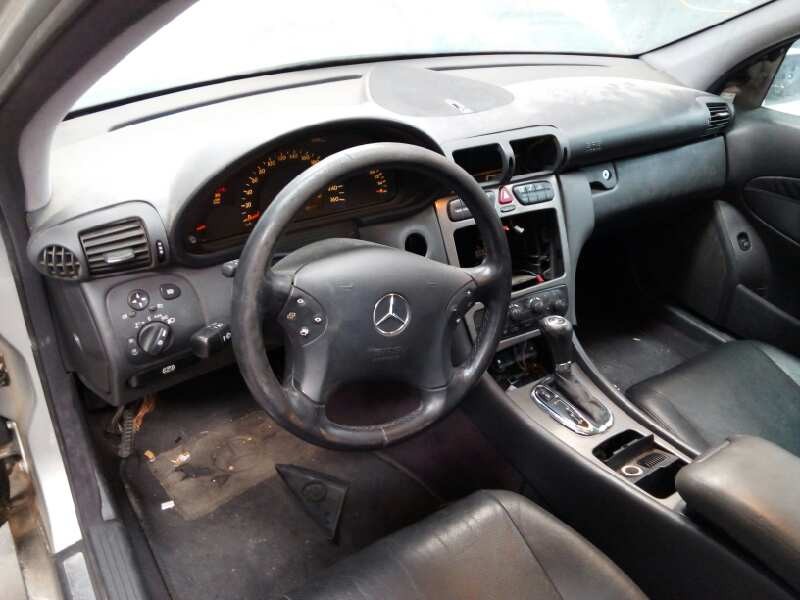mercedes-benz clase c (w203) berlina del año 2000