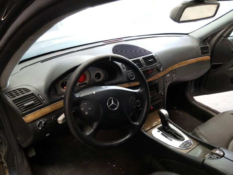 mercedes-benz clase e (w211) berlina del año 2003