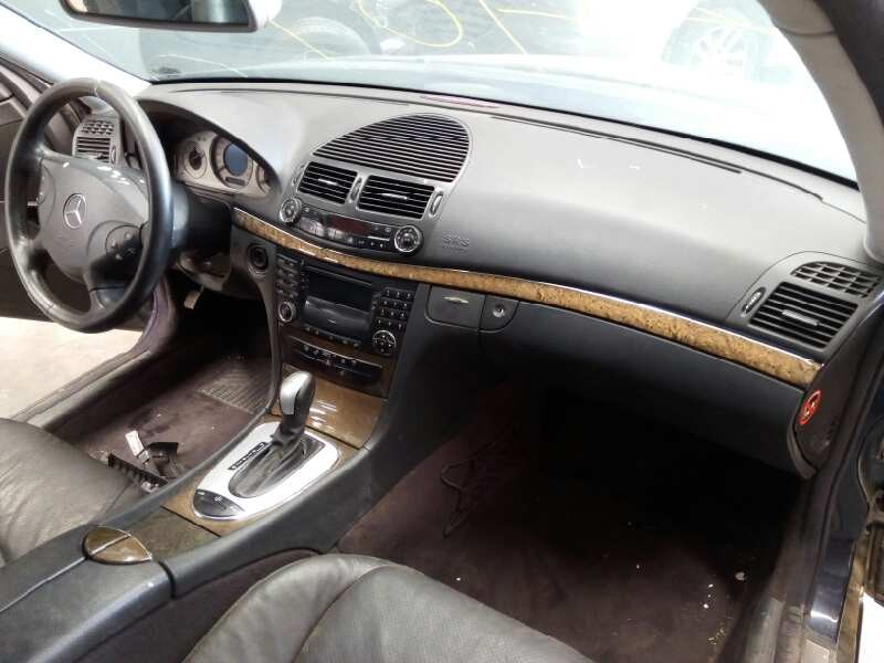mercedes-benz clase e (w211) berlina del año 2003