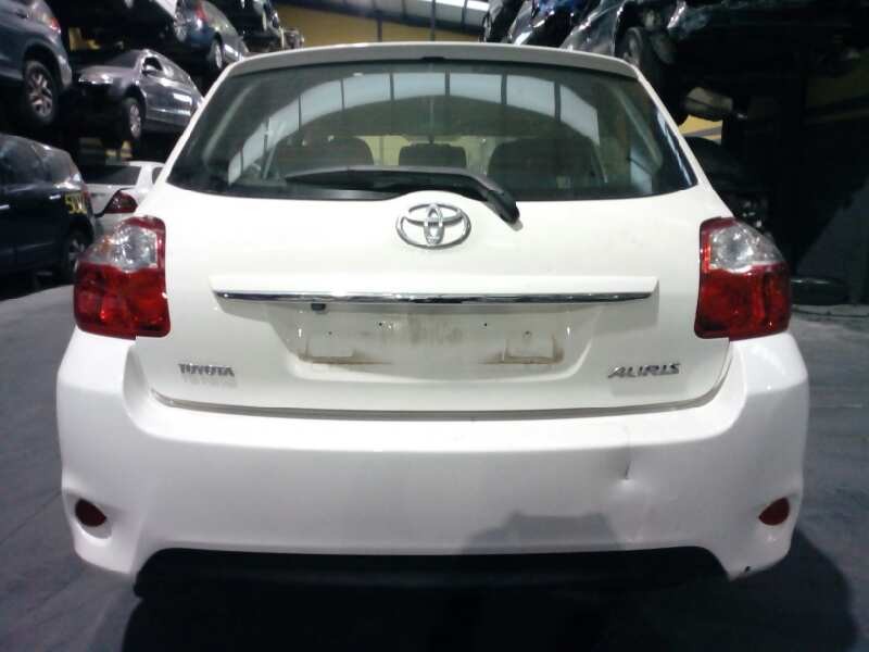 toyota auris del año 2012