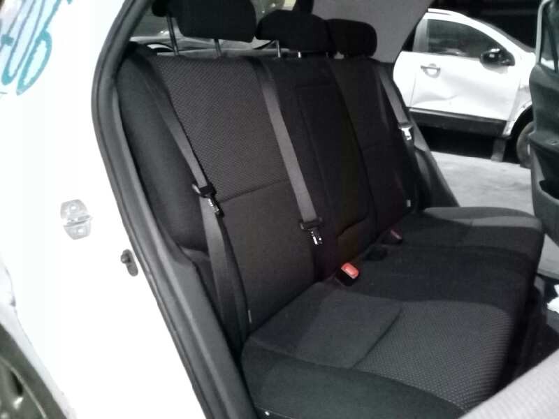 toyota auris del año 2012