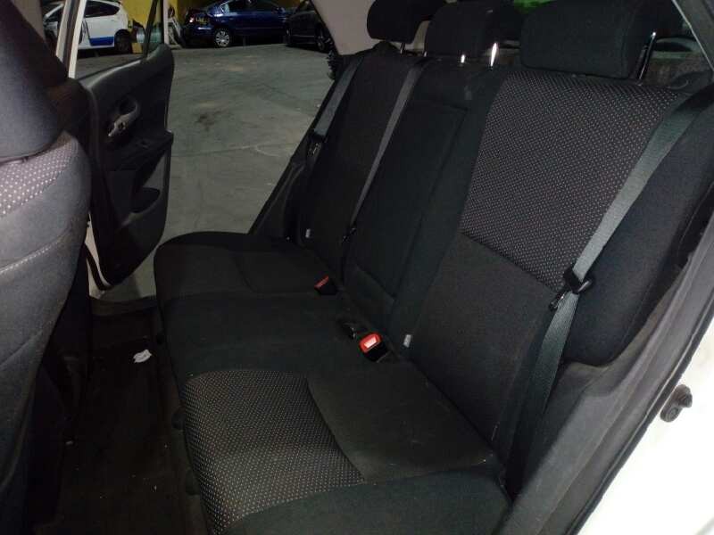 toyota auris del año 2012