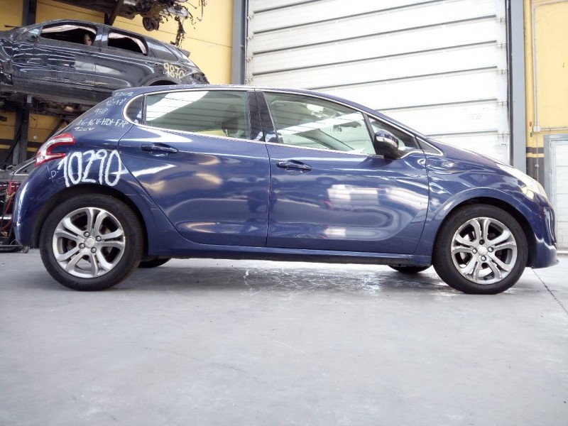 peugeot 208 del año 2012