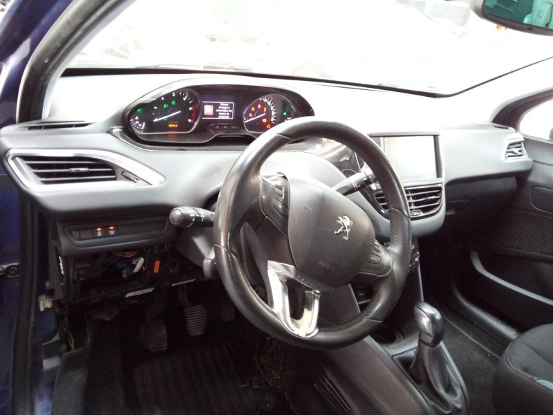 peugeot 208 del año 2012