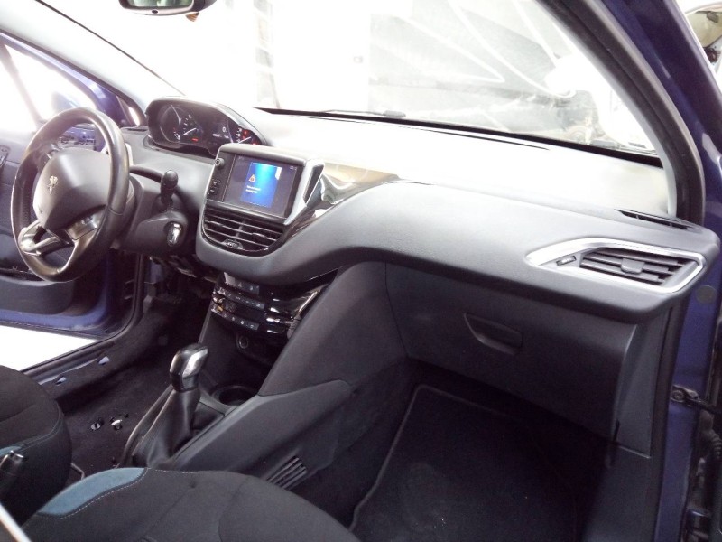 peugeot 208 del año 2012
