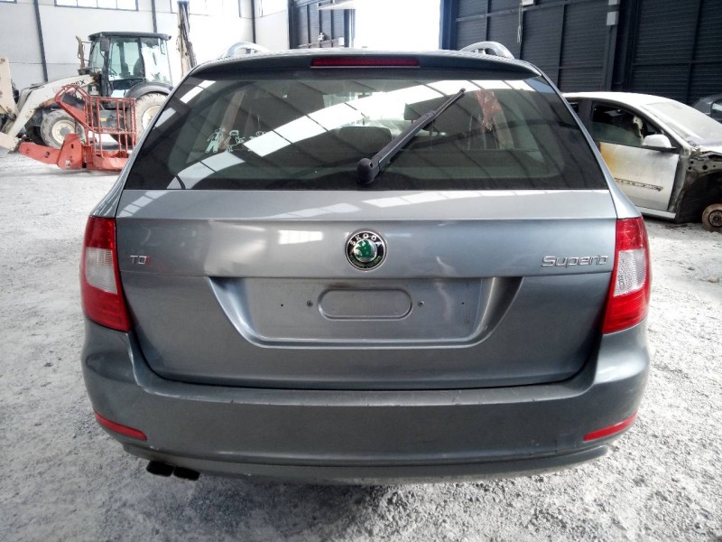 skoda superb combi (3t5) del año 2010