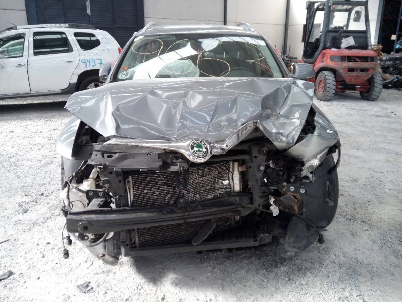 skoda superb combi (3t5) del año 2010