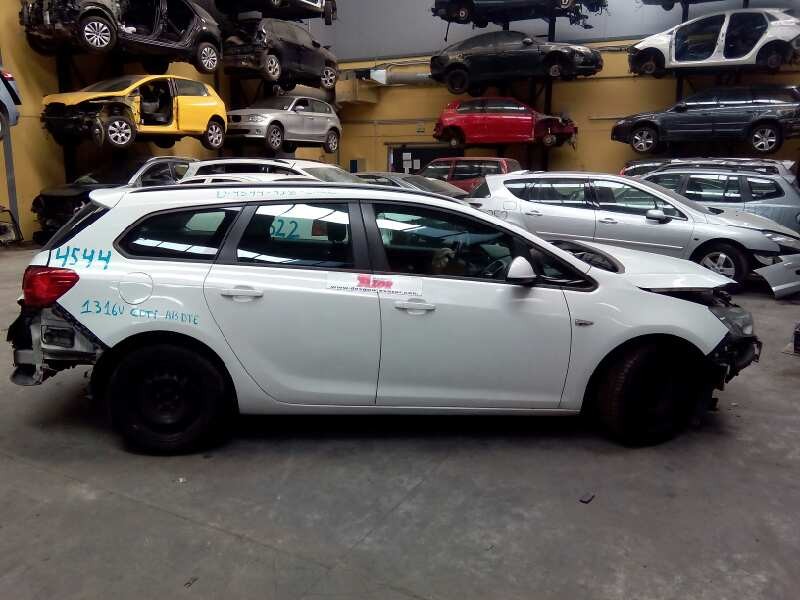 opel astra j sports tourer del año 2012
