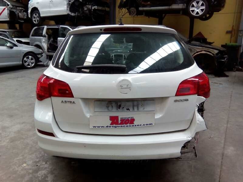 opel astra j sports tourer del año 2012