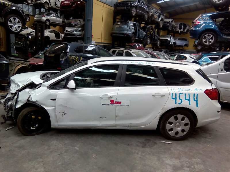 opel astra j sports tourer del año 2012