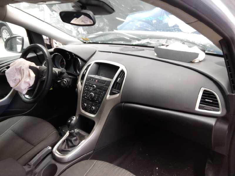 opel astra j sports tourer del año 2012