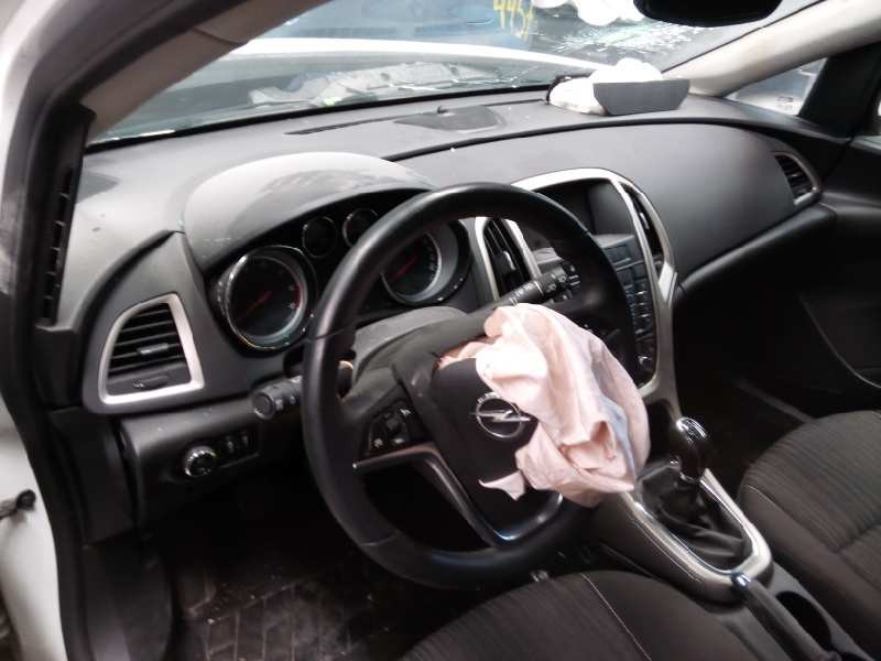 opel astra j sports tourer del año 2012