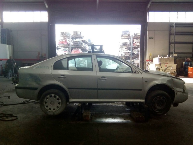 skoda octavia berlina (1u2) del año 2001