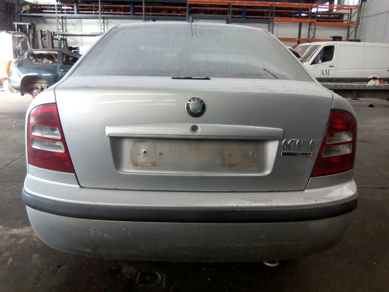 skoda octavia berlina (1u2) del año 2001