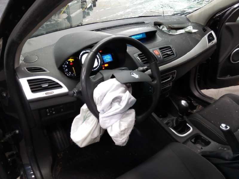 renault megane iii berlina 5 p del año 2009