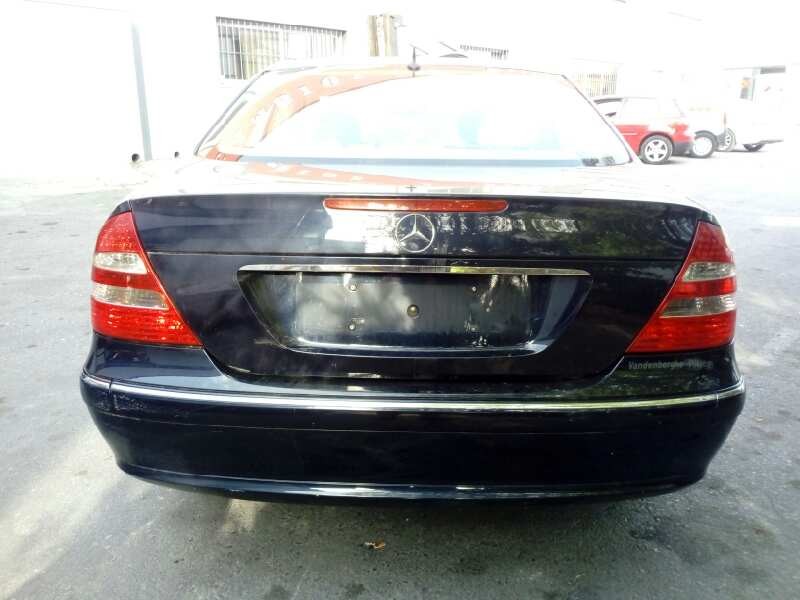 mercedes-benz clase e (w211) berlina del año 2003