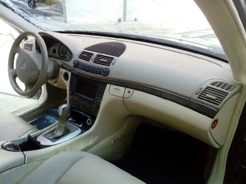 mercedes-benz clase e (w211) berlina del año 2003