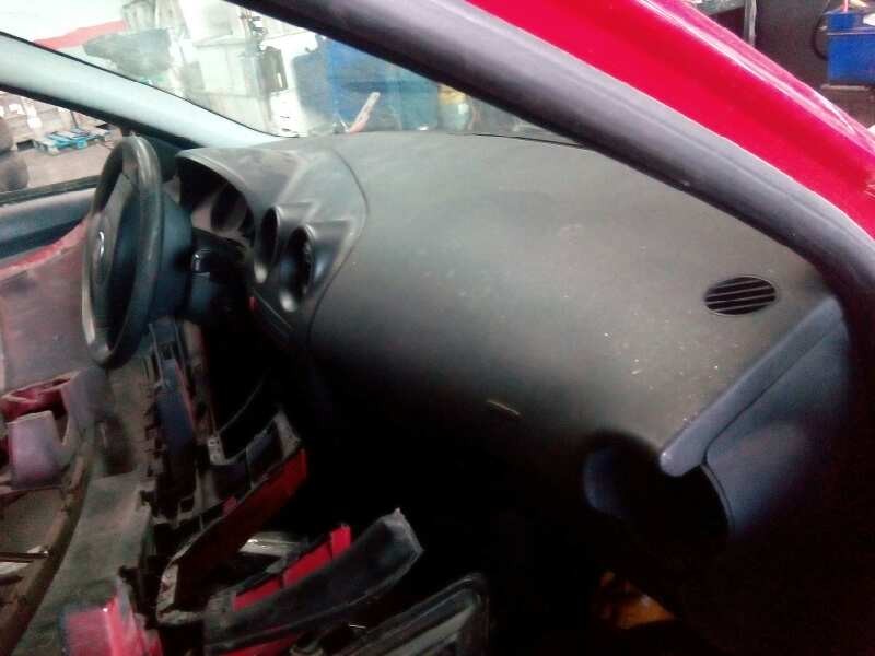 seat ibiza (6l1) del año 2002